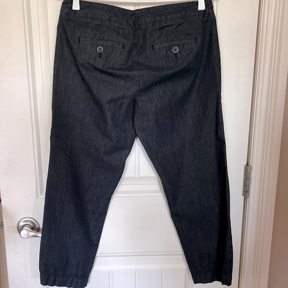 🍓 2 for $13 Tommy Hilfiger Capri Pants Size 6 - Picture 4 of 4